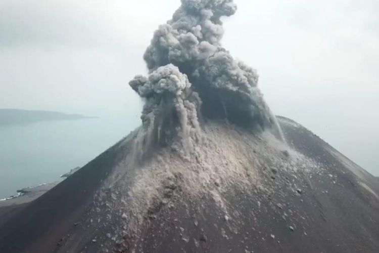 Soal Dentuman Misterius, BMKG Pastikan Berasal dari Anak Krakatau