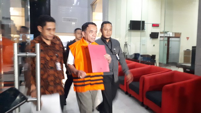 Ditahan KPK, Gubernur Aceh Bantah Terima Uang Suap