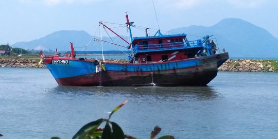 2 Kapal Berbendera Malaysia Ditangkap Saat Curi Ikan di Selat Malaka