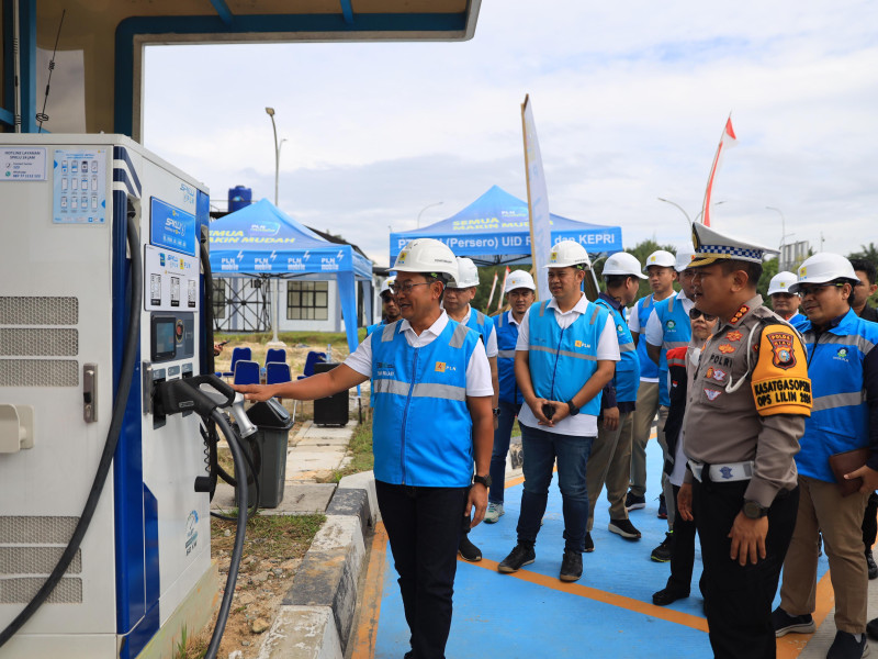 GM PLN UID RKR Bersama Stakeholder Tinjau Langsung Kesiapan SPKLU Jelang Natal Dan Tahun Baru