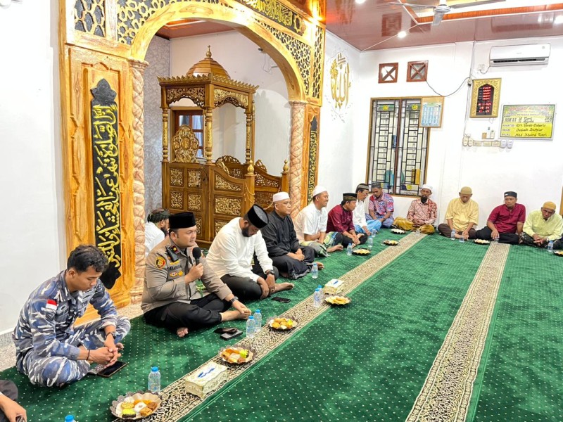 Polsek Bangko Cooling System di Masjid Al Fikri, Ajak Jamaah Shalat dan Yasinan Bersama