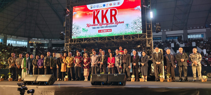 Perkuat Persaudaraan Antar Umat Beragama dan Nilai Kebangsaan, Kapolda Riau Hadiri Kebaktian Kebangunan Rohani di Sport Centre Riau