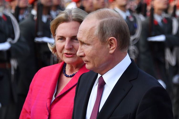 Putin akan Hadiri Pernikahan Menteri Luar Negeri Austria
