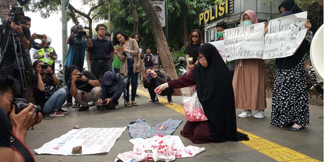 'Gerakan Emak-emak Indonesia Bersuara' Minta Jokowi Hentikan Kekerasan Ke Rakyat