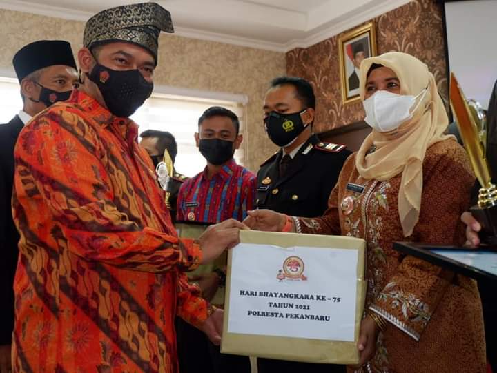 Peringati HUT Bhayangkara ke - 75, Ketua DPRD Pekanbaru Apresiasi Kinerja Polresta