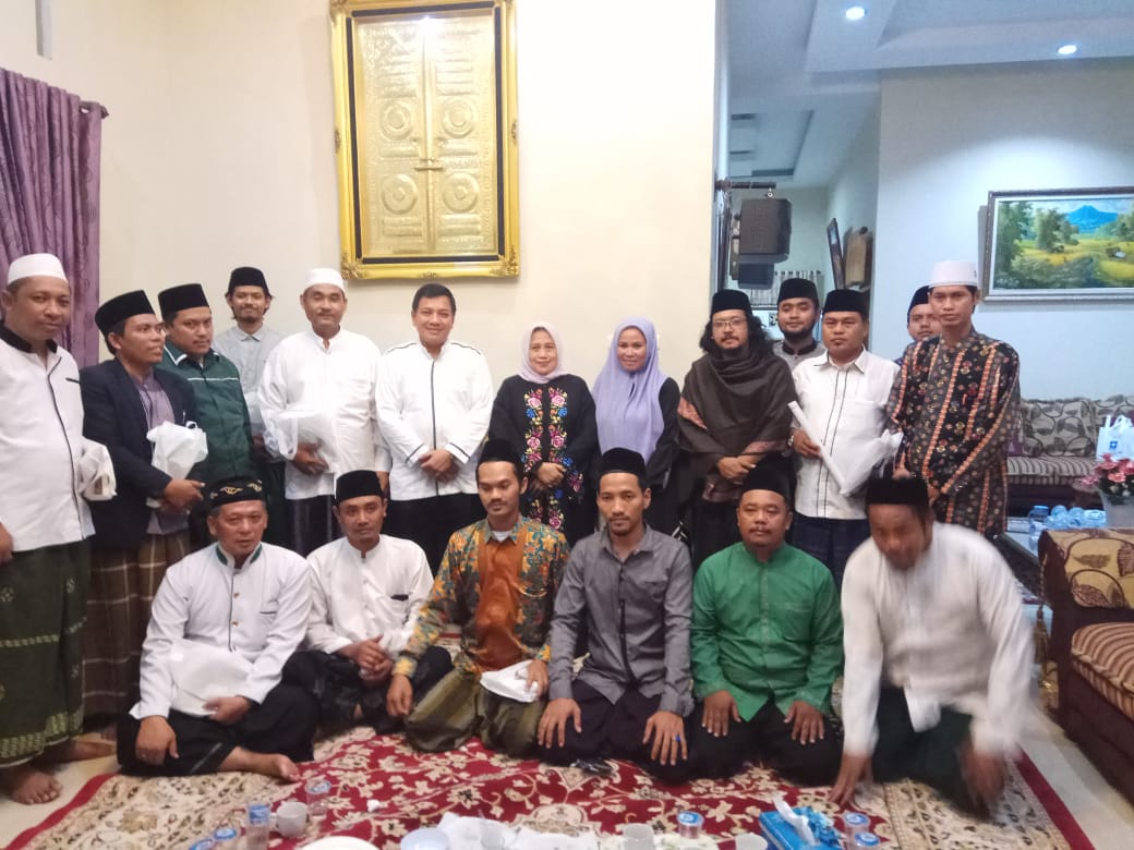 Ade Hartati Rahmat Silaturahmi dengan Himpunan Alumni Pondok Pesantren Riau. 