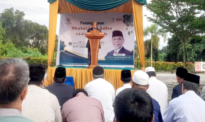 Ratusan Jamaah Sholat Idul Adha 1445 H di Kampus Umri
