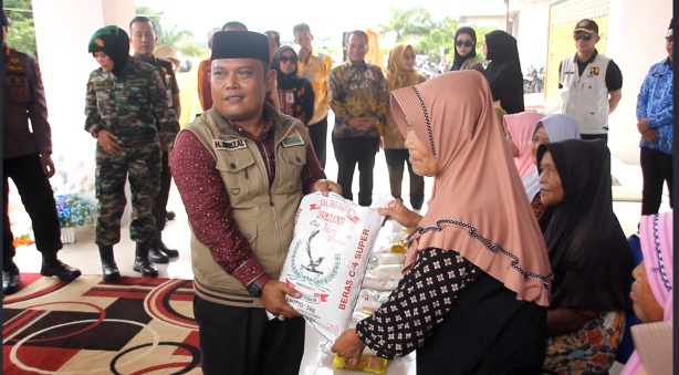 BAZNAS Rohil Bantu 1.030 Sembako kepada Mustahik di Palika