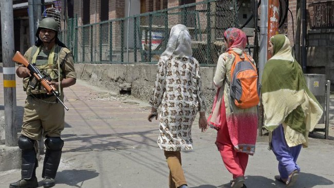 Tentara India Tembak Mati 3 Pengunjuk Rasa di Kashmir