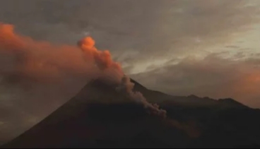 Gunung Merapi Semburkan Awan Panas Guguran Sejauh 1,5 Kilometer