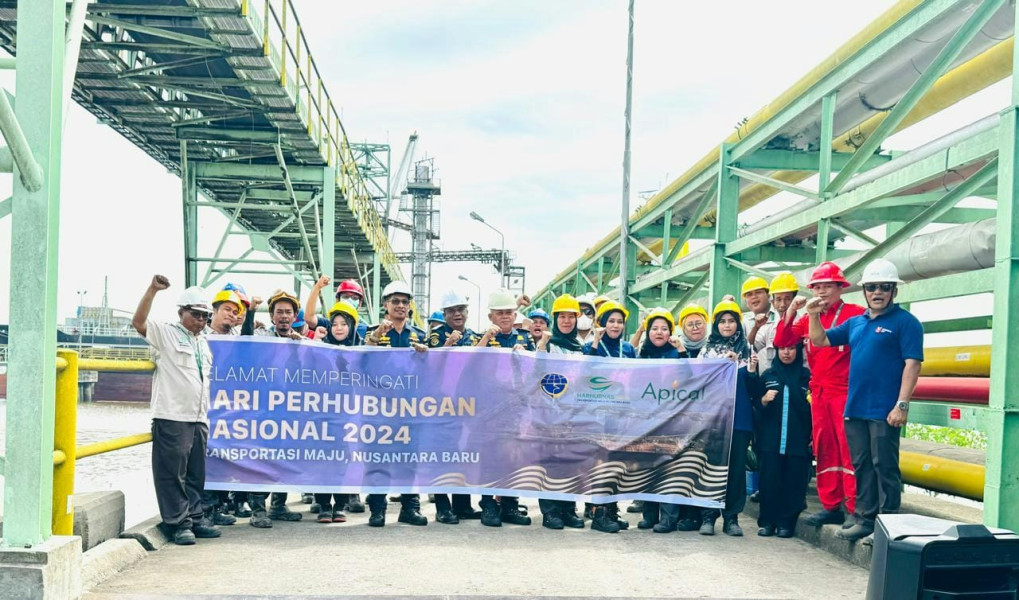 Apical Dumai Gelar Aksi Bersih Pantai Dalam Rangka Sambut Hari Perhubungan Nasional