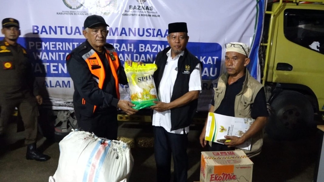 BAZNAS Rohil Serahkan Bantuan Bencana Alam Untuk Masyarakat Solok