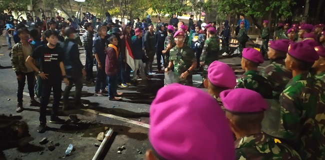Minta Didampingi Kawal Demokrasi, Ribuan Massa Geruduk Mabes TNI Cilangkap
