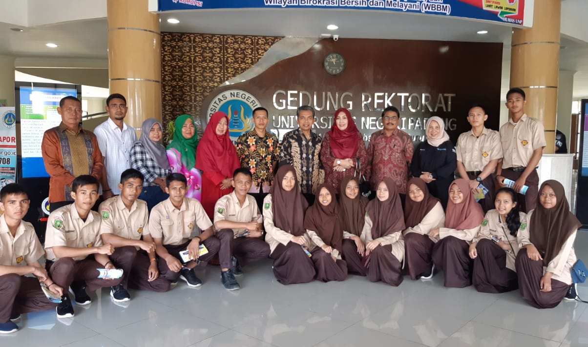 Gali Informasi Program 'ADIK' UNP,   Siswa ADEM SMAN 4 Kunjungi Kampus Pencetak Tenaga Guru 