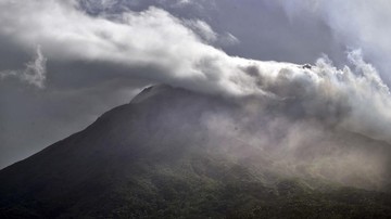 Guguran Lava Gunung Karangetang, 17 Keluarga Diungsikan