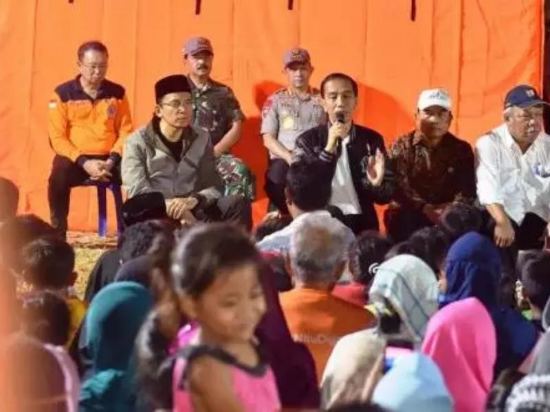 Jokowi Perkenalkan Teknologi Rumah Tahan Gempa kepada Warga Lombok