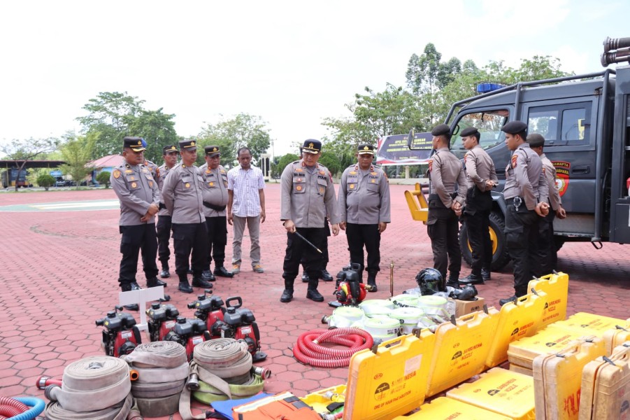 Kapolres Rohil Periksa Kesiapan Peralatan Personel Menghadapi Karhutla