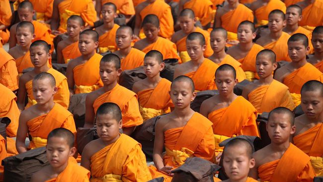 Para Remaja Thailand Menjadi Biksu Setelah Diselamatkan dari Gua