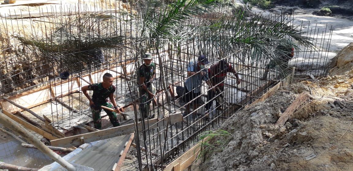 Satgas TMMD Bersama Warga Lanjutkan Pembangunan Box Culvert, Saat Ini Capai 25 Persen