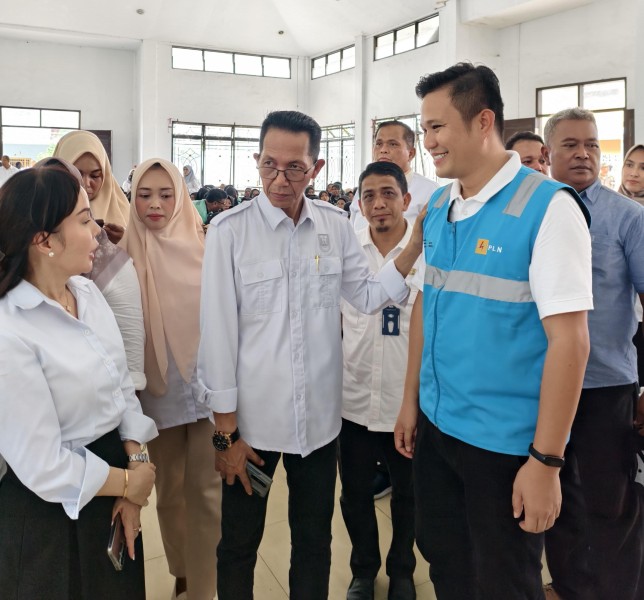 PLN Siagakan Personel dengan Peralatan Lengkap Jaga Keandalan Pasokan Listrik Saat Kunjungan Kerja Walikota dan Wakil Walikota Batam di Belakang Padang