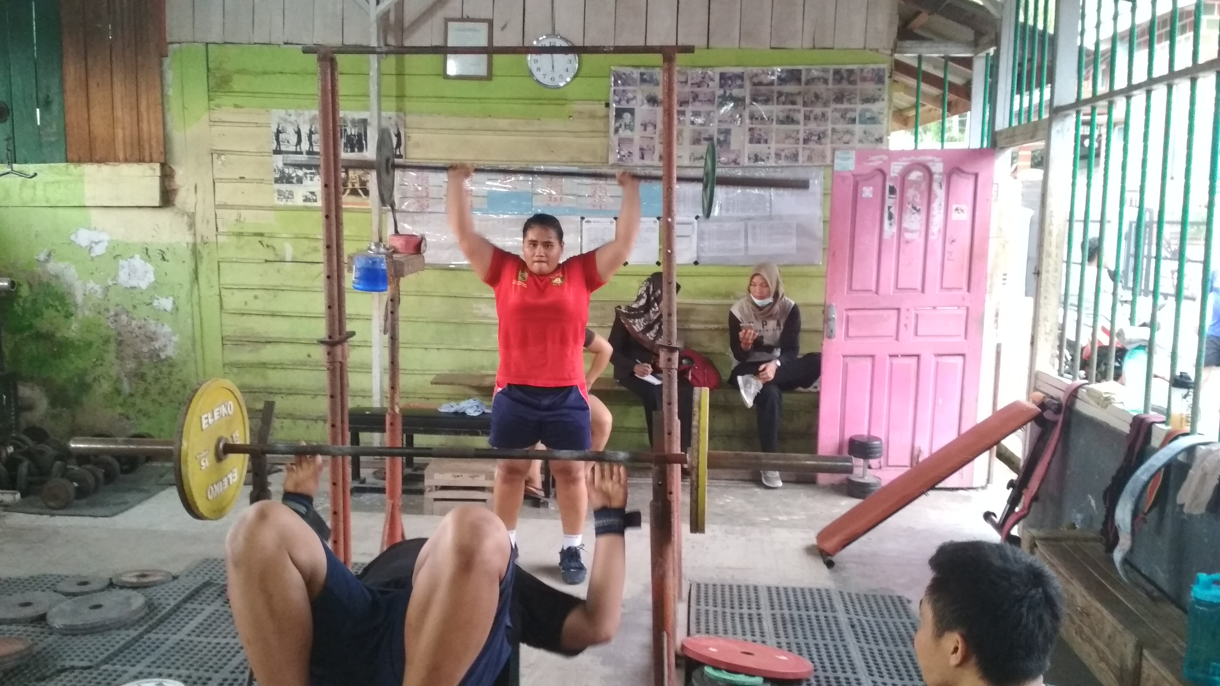 Pastikan Kondisi Atlet, KONI Pekanbaru Kunjungi Atlet di Rumah