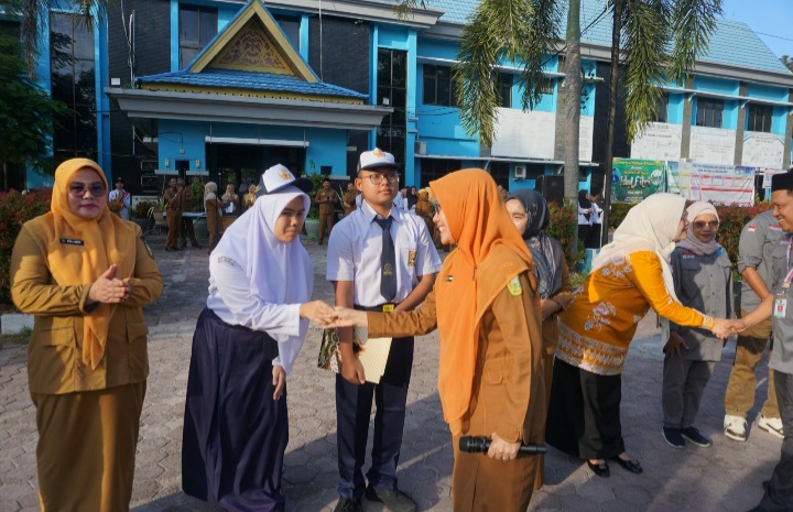 Awal Belajar Efektif, Ratusan Siswa Baru SMAN 8 Diserahkan ke Sekolah