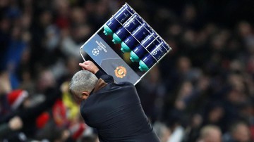 Man United Cetak Gol Kemenangan, Mou Banting Keranjang Botol