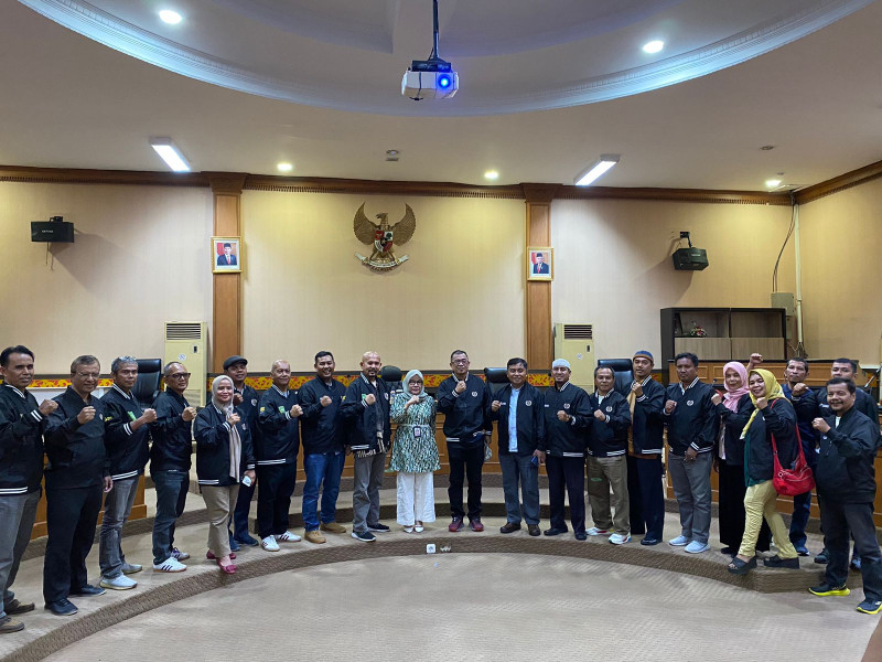 Lepas Kontingen ke Porwanas XIV, Pemprov Riau Harap PWI Riau Kembali Raih Kemenangan