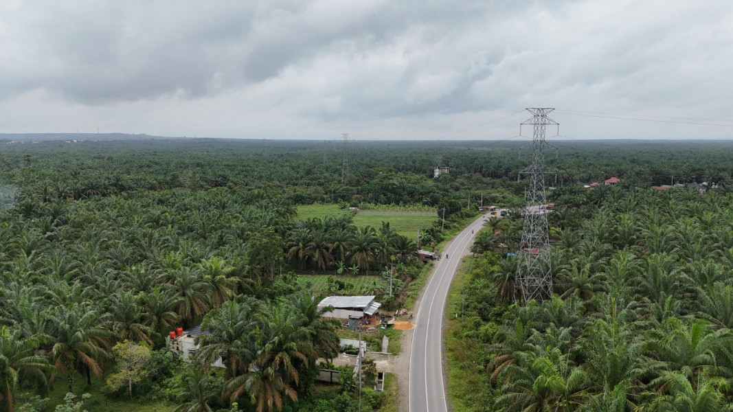 Tingkatkan Infrastruktur Kelistrikan, PLN UID RKR dan PLN MCTN Relokasi Gardu Induk Mobile 1x20 MVA dari Gresik ke Tandun Rokan Hulu