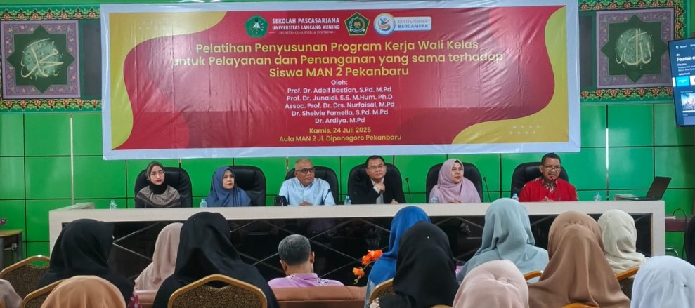 Dua Profesor Pendidikan Hadir di MAN 2 Pekanbaru, Wakasek Diah Anggraini Sebut Moment Langka dan Senang