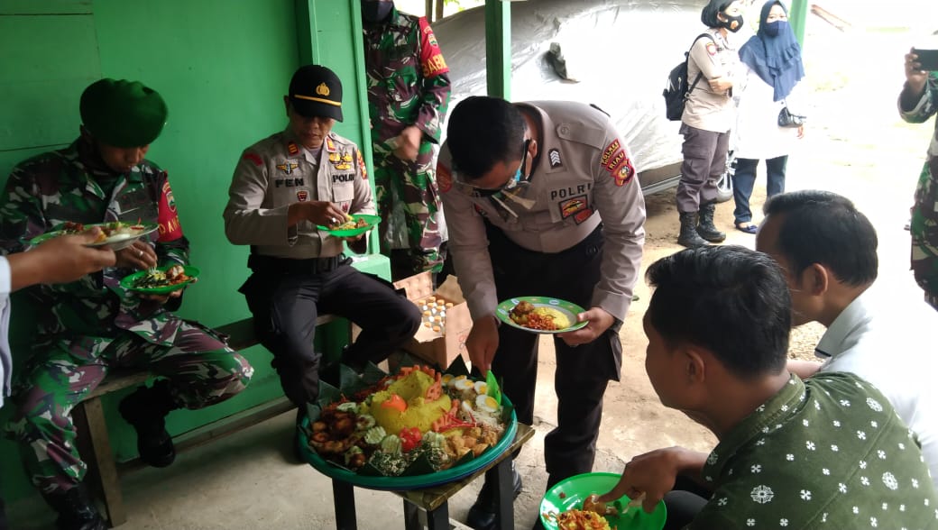 Polsek Ukui Bersama Pos Ramil 04 Pangkalan Kuras Rayakan HUT TNI ke-75