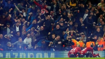 Sujud Syukur Mohamed Salah Iringi Liverpool ke Semifinal