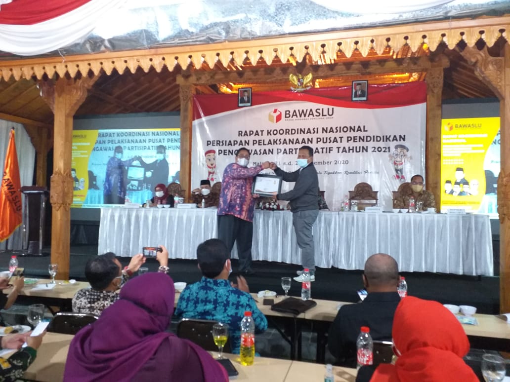 Bawaslu Riau Dapat Penghargaan Upload Siswalu Terbaik Nasional 2020