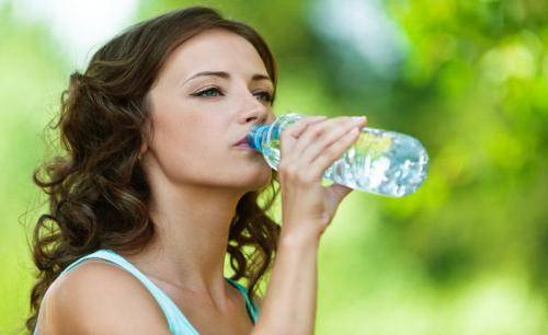 Jangan Berlebihan Minum Air Putih, Bisa Diare hingga Pembengkakan Otak