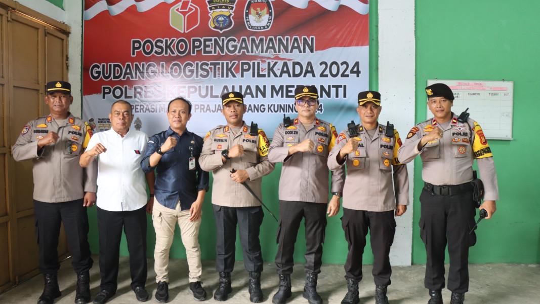 Tinjau Gudang KPU, Kapolres Kepulauan Meranti Pastikan Keamanan Logistik Pemilu   