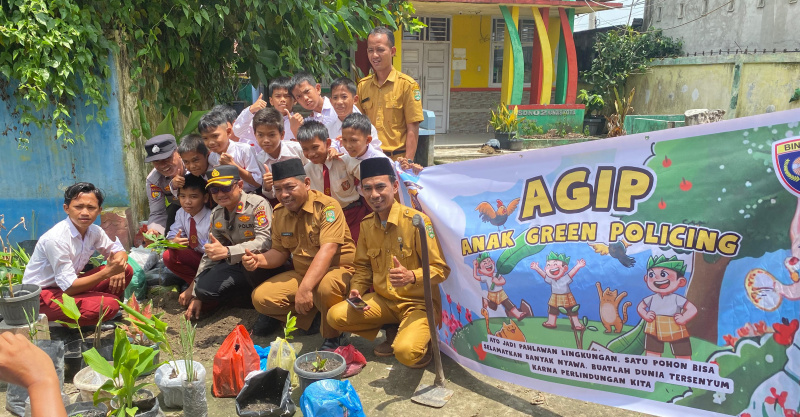 Polsek Kandis Gencarkan Program Green Policing, Tanamkan Kepedulian Lingkungan Sejak Dini kepada Pelajar