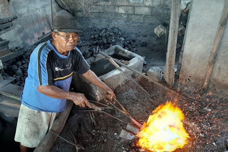 Perajin Besi di Pulau Jawa Siap Penuhi Kebutuhan Cangkul Nasional