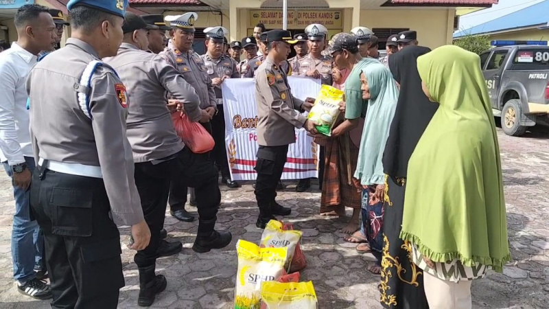 Polsek Kandis Gelar Jumat Berbagi: Wujud Nyata Kepedulian Polri untuk Masyarakat