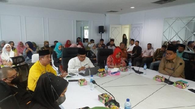 Tim penanggulangan stunting kota Pekanbaru dan sejumlah stake holder dan Organisasi perangkat Daerah (OPD) saat mendengarkan pemaparan
