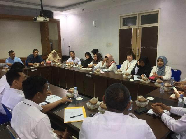 tampak para pejabat yang hadir dalam rapat persiapan rencana pelantikan dan pengukuhan pengurus KTNA Kota Pekanbaru dalam suasana pembahasan